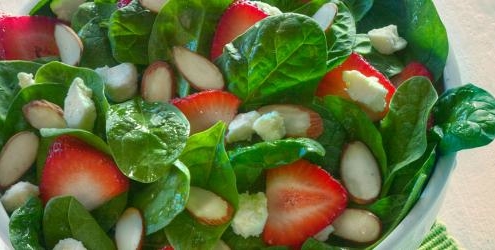 Strawberry spinach salad