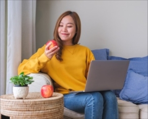 shutterstockwomanwithapple